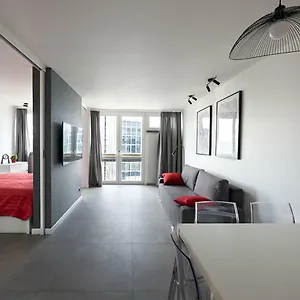 https://aroma-apartments-rondo-onz.warsawhotelspoland.com